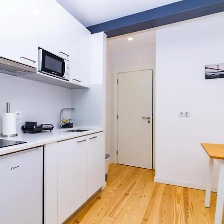 Mourarias Place - Yellow Lissabon